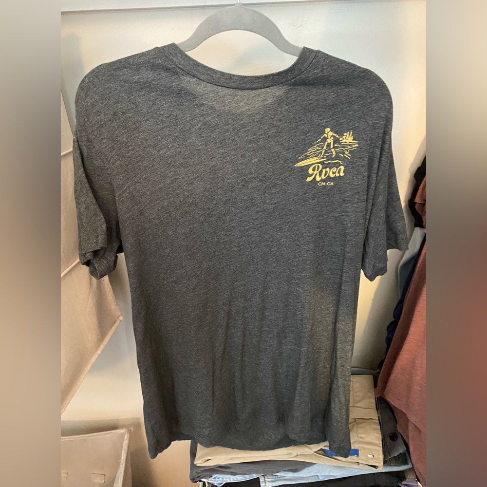 RVCA T shirt mens large. Greg yellow design